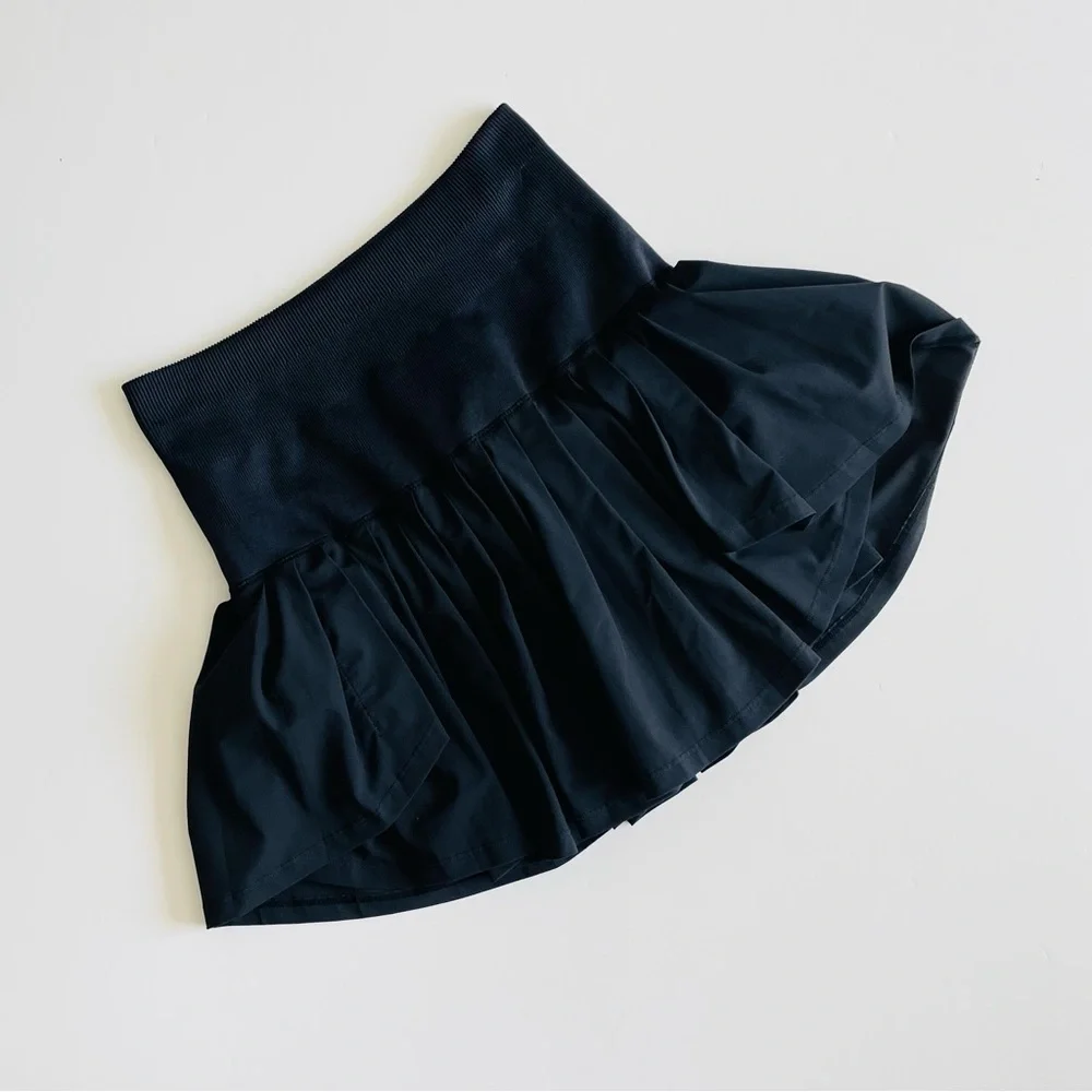 Wilson XS Midtown Wrap Tennis Skirt in black - Picture 2 of 8